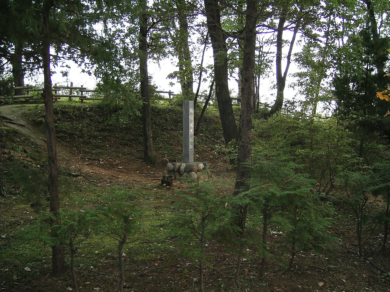 鉢形城 荒川の断崖絶壁と城跡