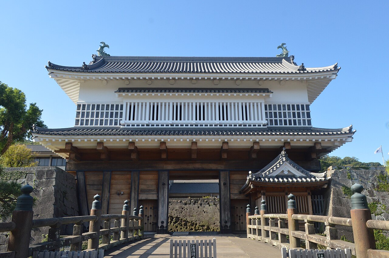 鹿児島城 復元された壮麗な御楼門