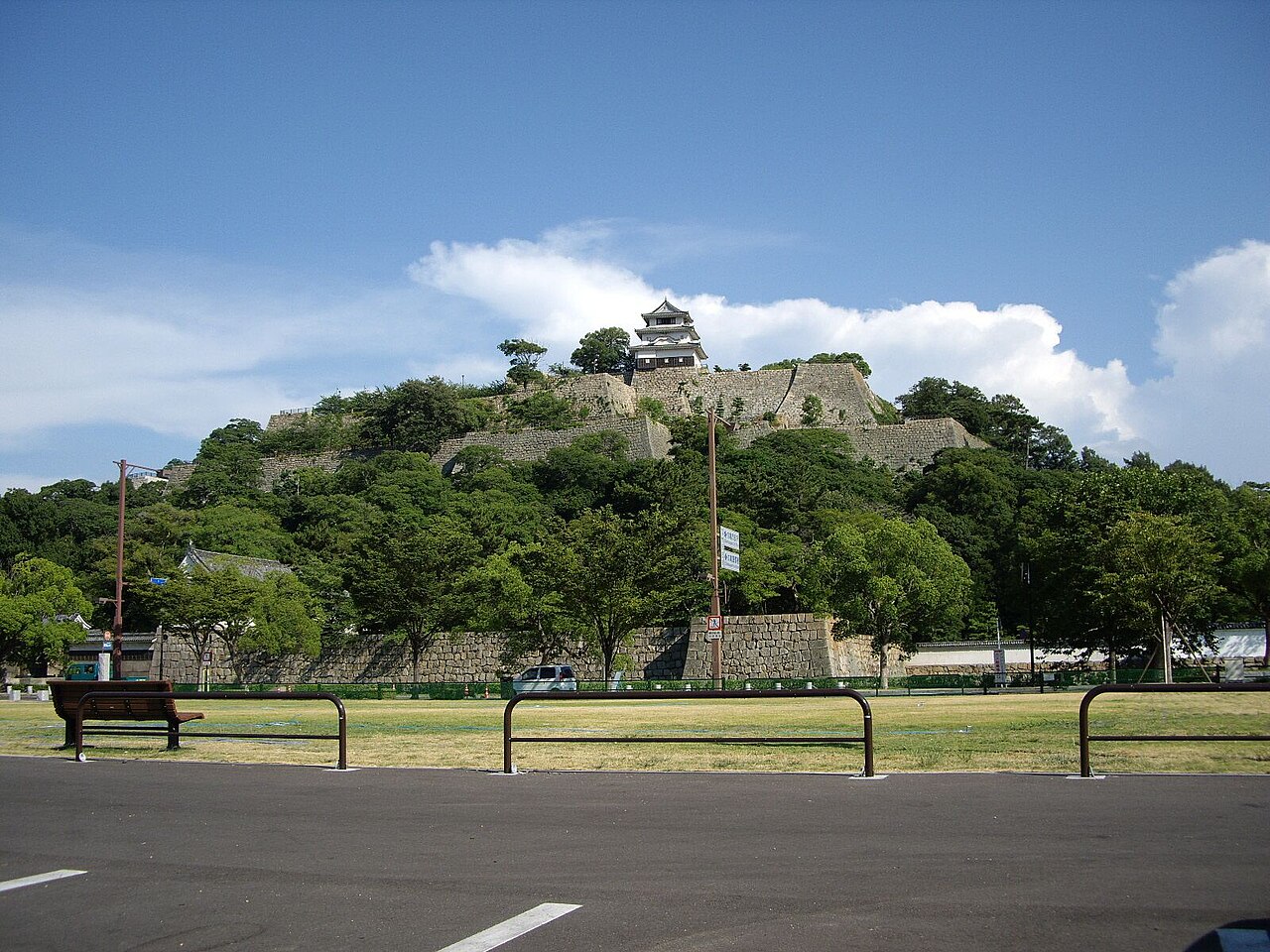 丸亀城 天守と高石垣