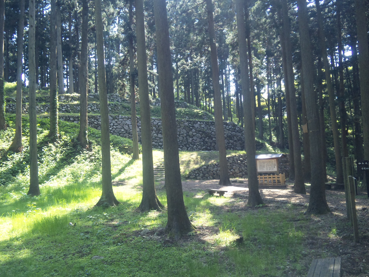 七尾城 本丸跡の石垣遺構
