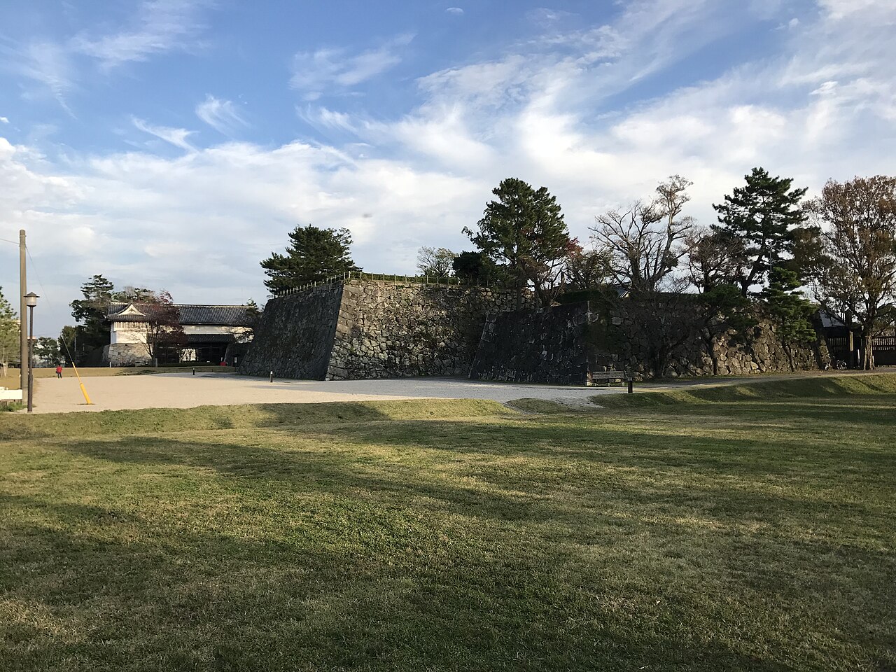 佐賀城 日本最大級の木造復元本丸御殿と現存する重要文化財・鯱門