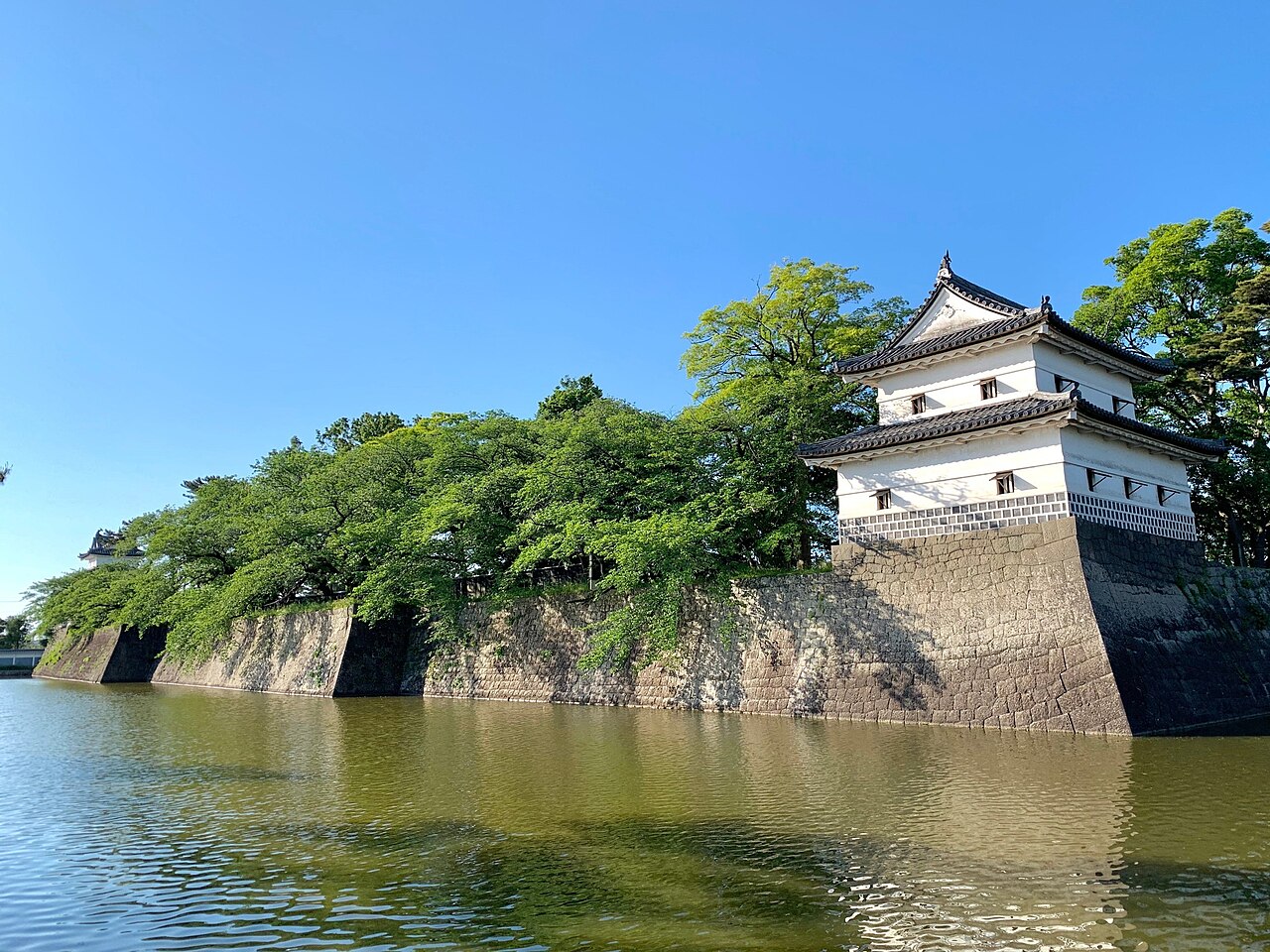 新発田城 三階櫓と本丸の堀